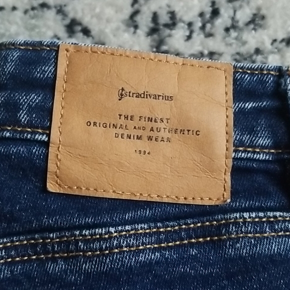 Stradivarius High Rise Mom Jeans - Picture 2 of 5